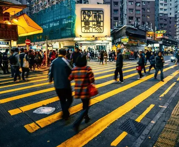手機貼膜店：實體店位置不好怎么賺錢?